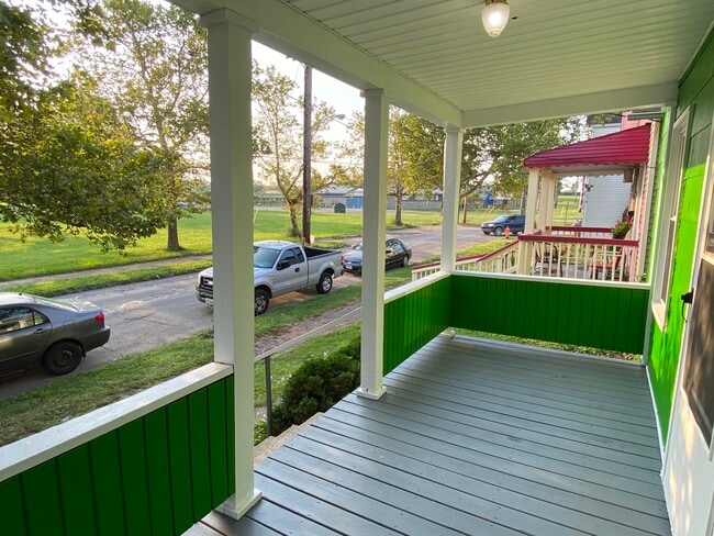 Building Photo - 271 Gift St.