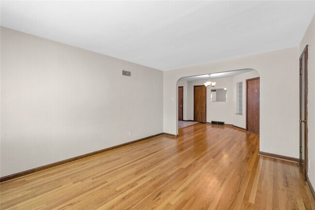 Building Photo - 4931 Jamieson Ave