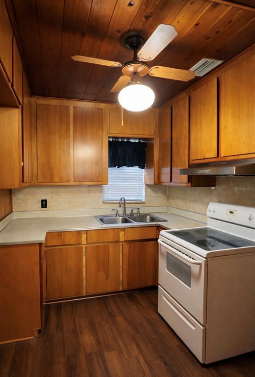 Building Photo - 118 E Pine St