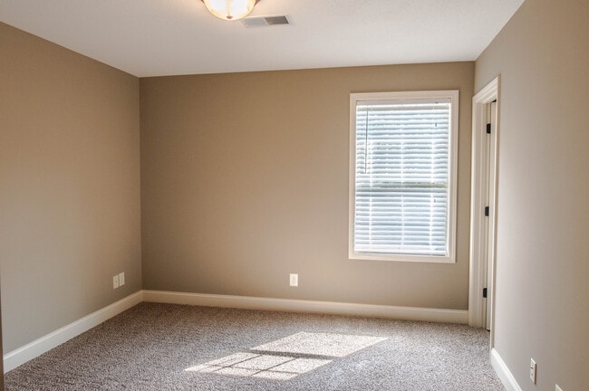 Building Photo - Pet Friendly Two Bedroom!