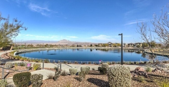 Building Photo - 716 N Water St