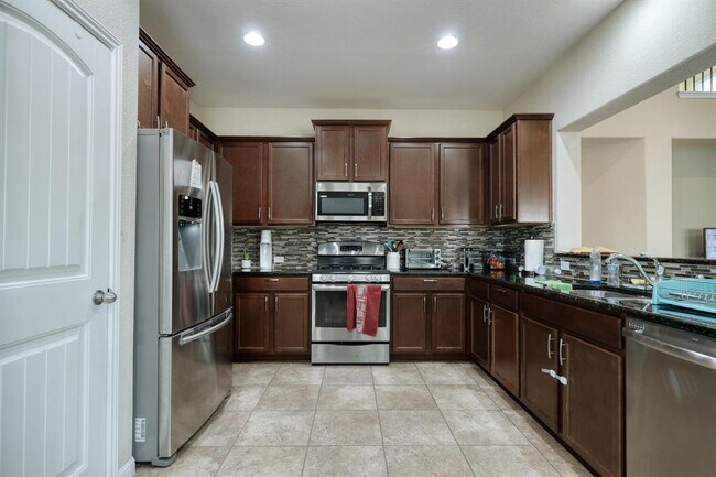Building Photo - 413 Alsatian Ln