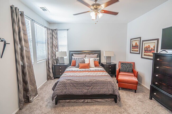 Building Photo - Fully Furnished House - Short Term Lease -...