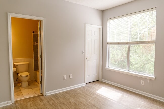 Building Photo - 45 Sycamore Ave