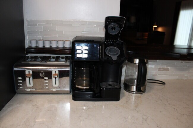 Building Photo - 2115 Pineshore Ct