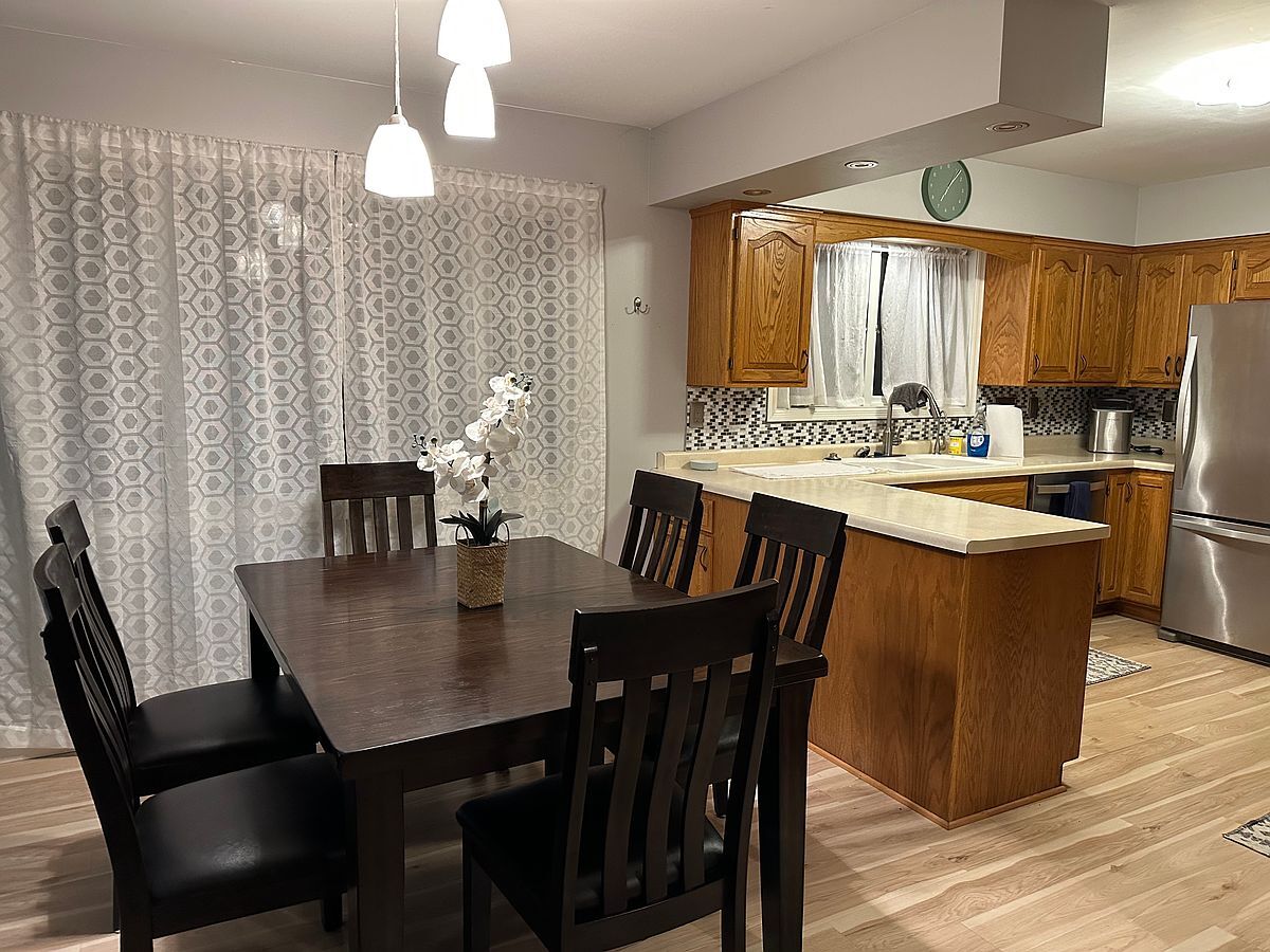 Dining Area - 1917 6th St SW