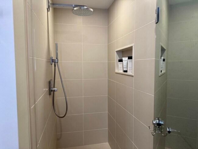 Building Photo - 197 Holokahiki Ln