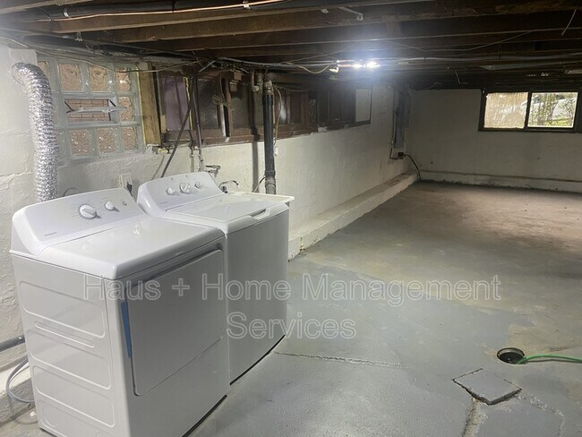 Building Photo - 517 Washington St