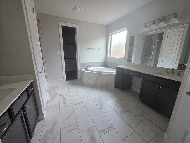 Building Photo - 6504 Cetone Terrace