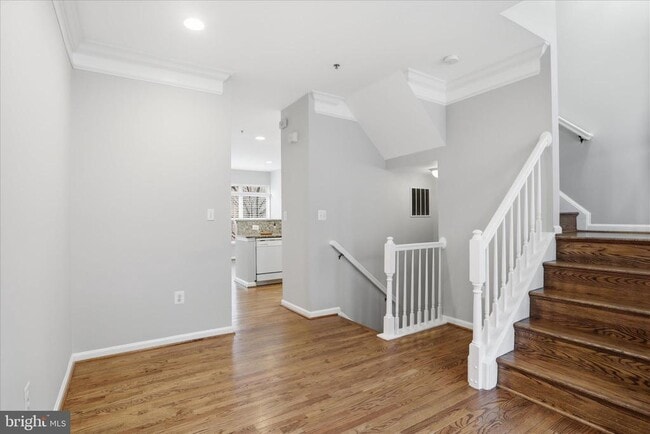 Building Photo - 5053 Kilburn St