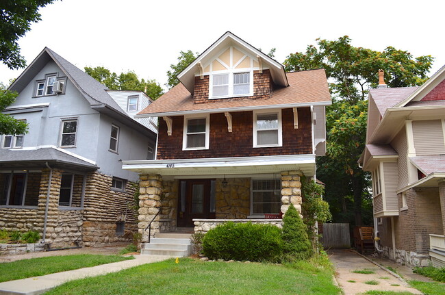 Building Photo - Historic 3 Story Home in Hyde Park Area!