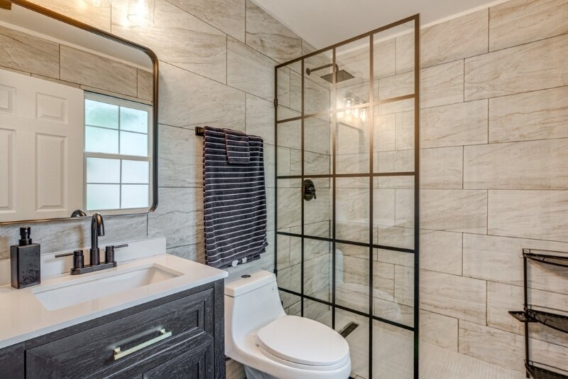 Building Photo - 1653 E 70th St