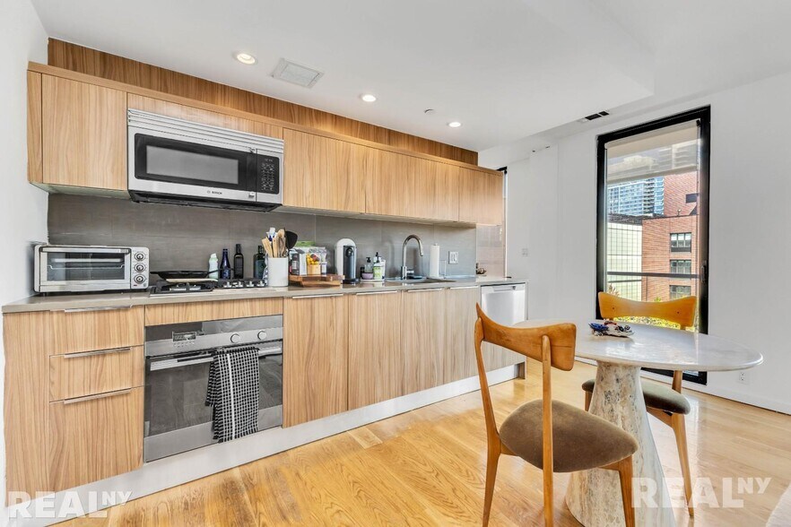 Building Photo - 50 N 1st St