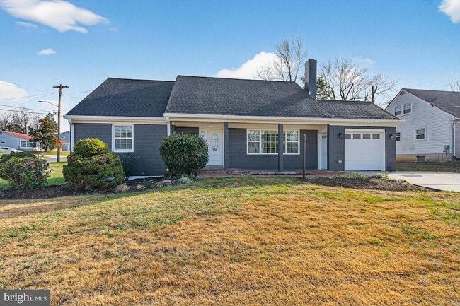 Building Photo - 2403 Kingsway Rd