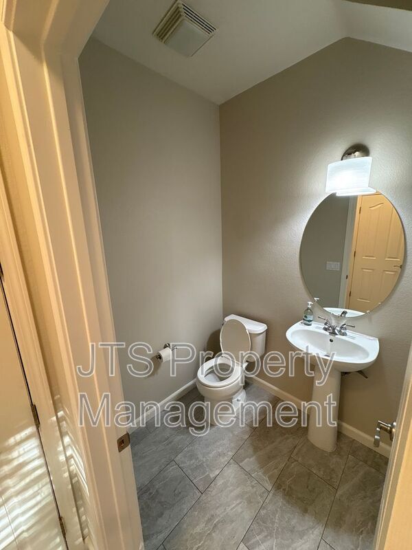 Building Photo - 9542 Windrose Ln