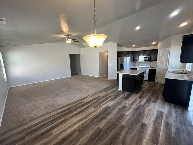 Building Photo - Charming Nampa Studio Retreat: Cozy and Co...