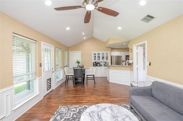 Building Photo - 116 Meadowglen Cir