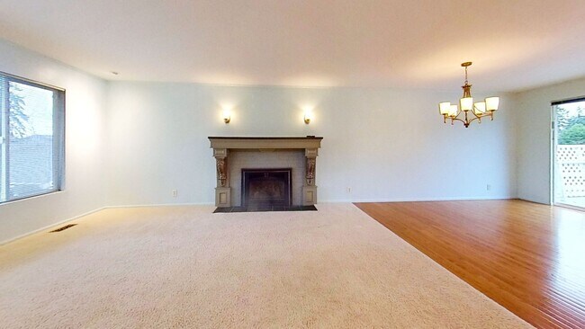 Building Photo - Beautiful Home with 4 Bedrooms and 2 Bathrooms Available in September!