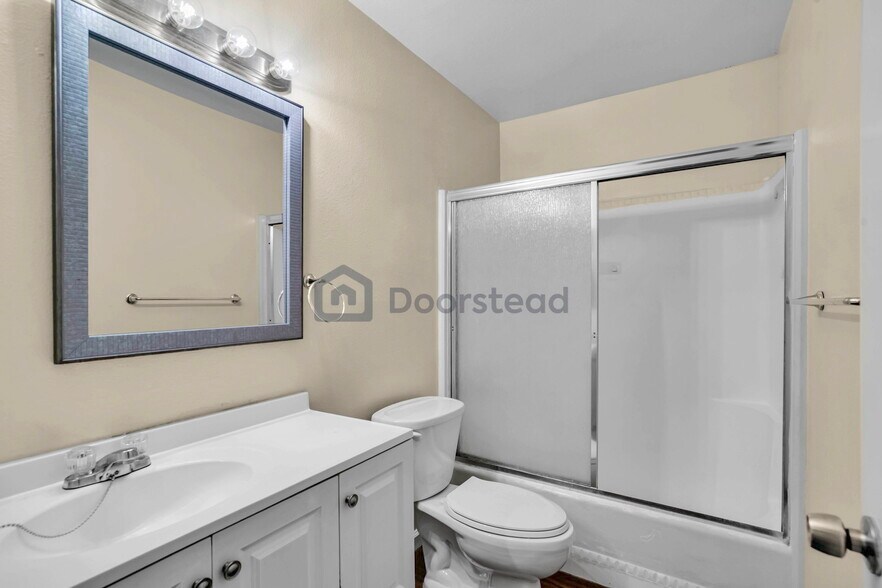 Building Photo - 2521 W Sunflower Ave