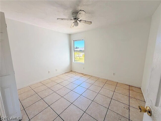 Building Photo - 419 NE 16th Pl