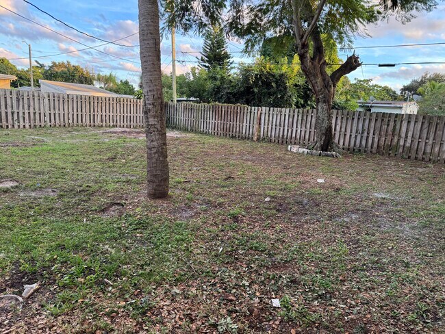 Building Photo - 170 Loquat Tree Dr