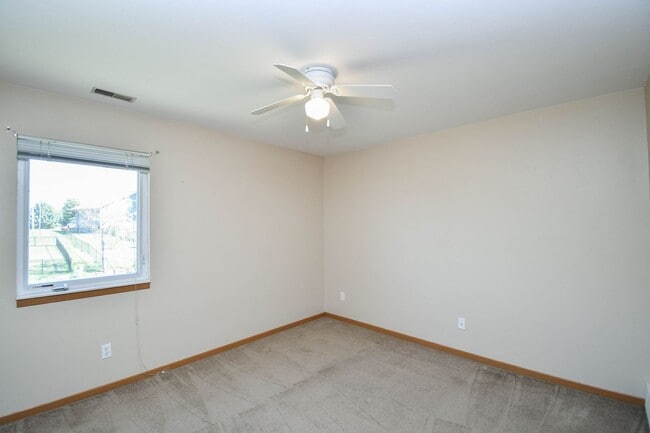 Building Photo - 1420 E Redwood Blvd