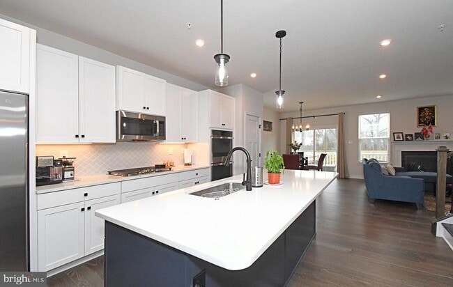 Building Photo - 500 Sterling Dr