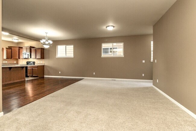 Building Photo - Beautiful Lacey Home with new paint and carpet in Popular Edgewater Community