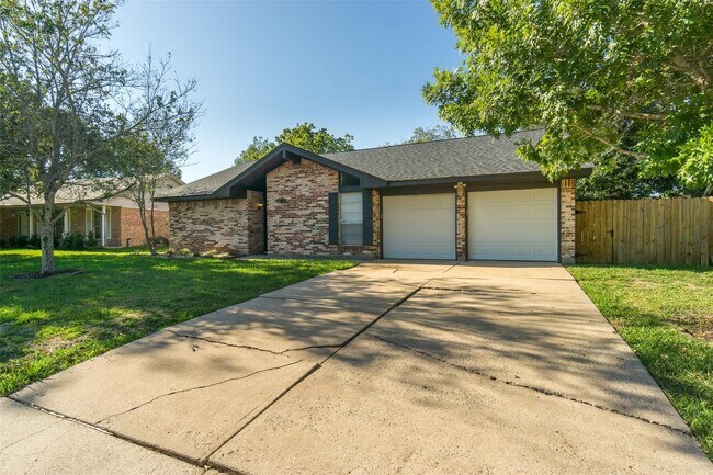 Building Photo - 2119 Williamsburg Ct S