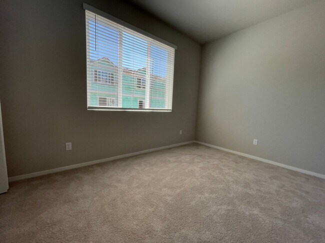 Building Photo - Modern 3-Bed, 2.5-Bath Home with Quartz Counters, Central A/C, and Prime Location!