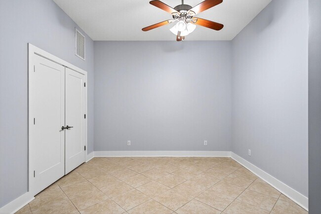 Building Photo - Lower Level Basement Apartment- Black Mountain