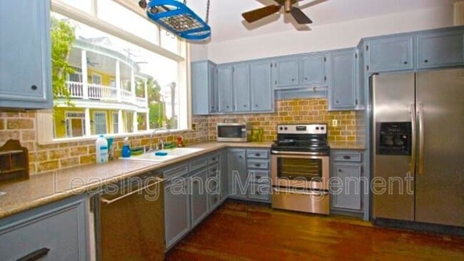 Building Photo - 27 Smith St