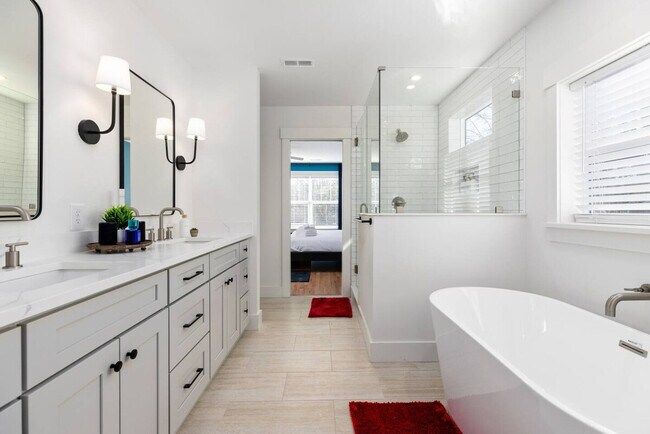 Building Photo - 806 Colorado Ave