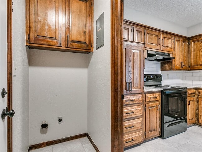 Building Photo - 1213 Westbrooke Terrace