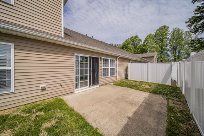 Building Photo - 6535 Bayside Dr