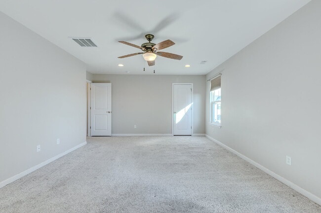 Building Photo - 2704 Orleans Dr