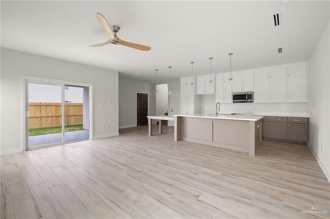 Building Photo - 2507 E Solar Dr