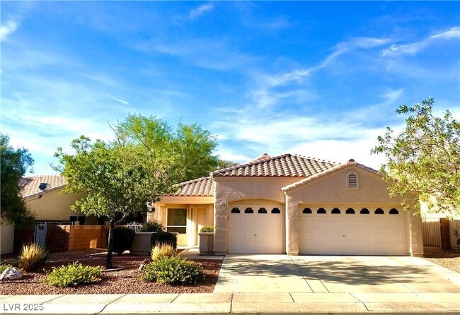 Primary Photo - 212 Horizon Peak Dr