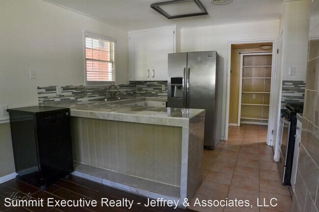 Building Photo - 3 br, 1 bath House - 2608 E. Cavett Dr.