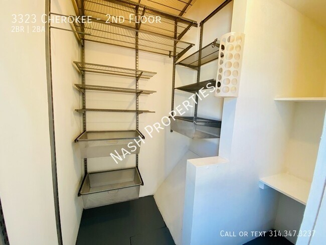 Building Photo - 3323 Cherokee-2nd Floor