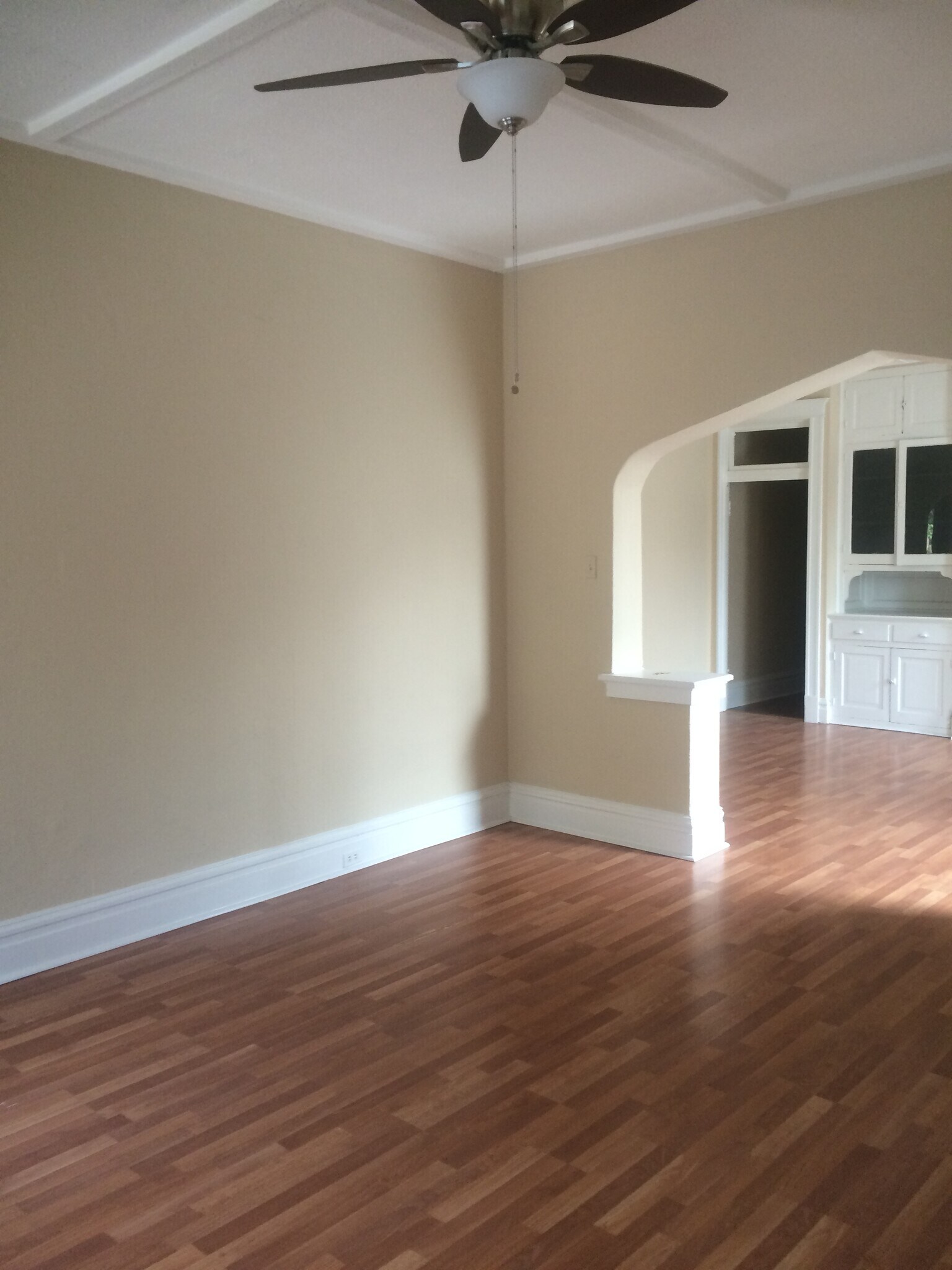 livingroom - 2668 Nebraska Ave