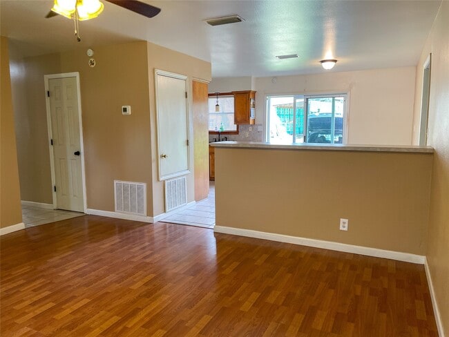 Building Photo - 401 Anderson Rd