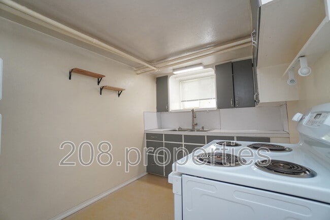 Building Photo - 2506 Woodlawn Ave