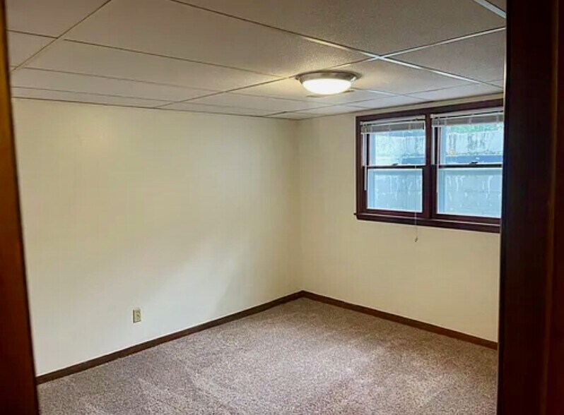 Building Photo - 814 Cedar River Dr