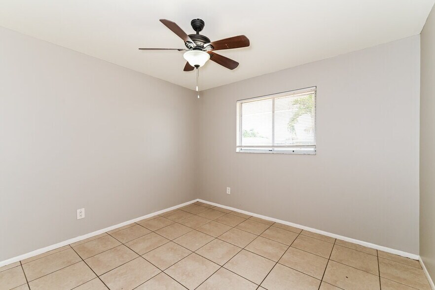 Building Photo - 3410 SE 11th Ave