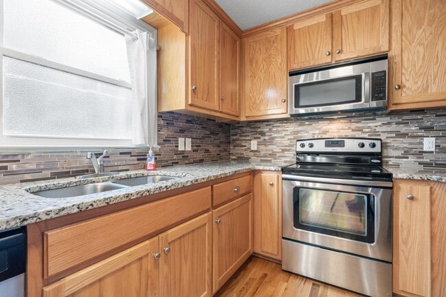 Building Photo - 313 Arrowood St SE