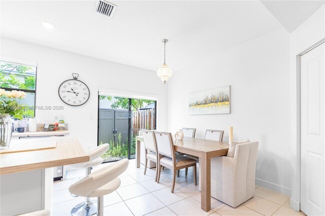 Building Photo - 817 NE 211th St