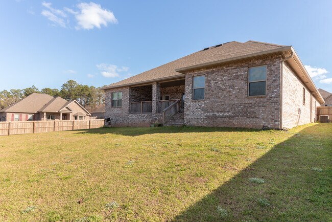 Building Photo - 9599 Pebble Stone Dr