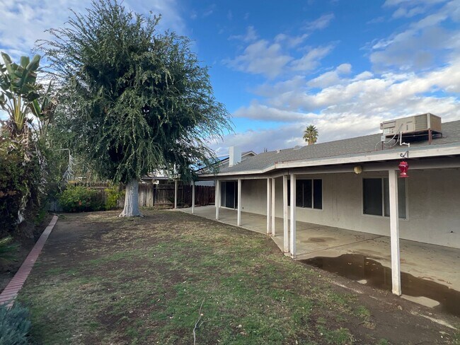 Building Photo - NORTHWEST BAKERSFIELD