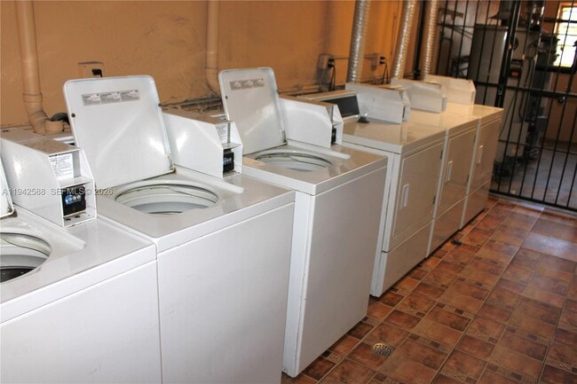 Building Photo - 1280 W 54th St